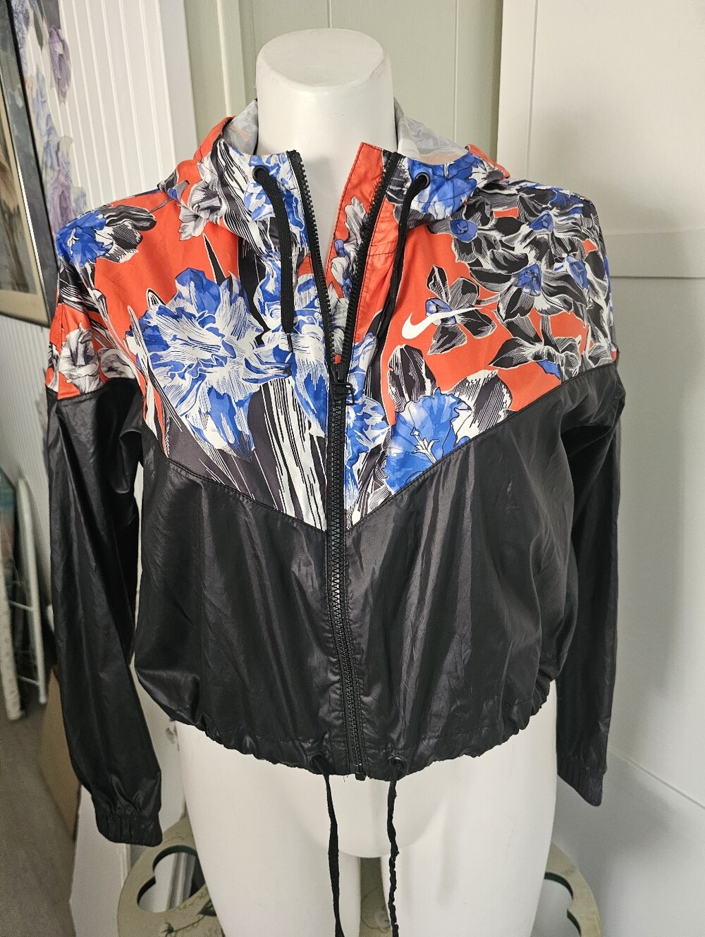 Nike Hyper Femme Crop Windrunner Jacket Womens Medium M Floral Hooded Track EUC